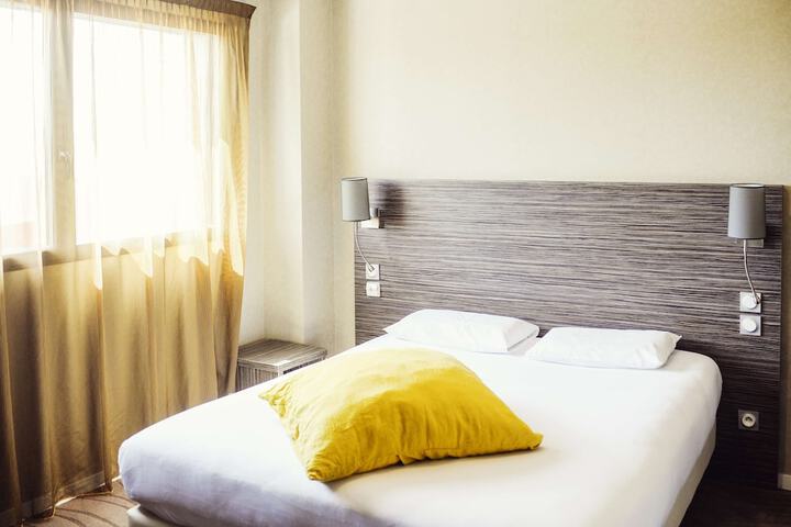 Room 27 of 37