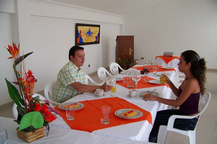 Dining 28 of 33
