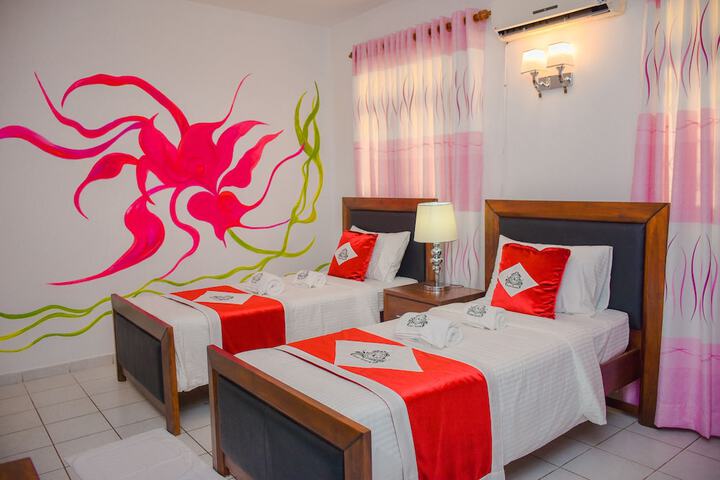 Room 8 of 33