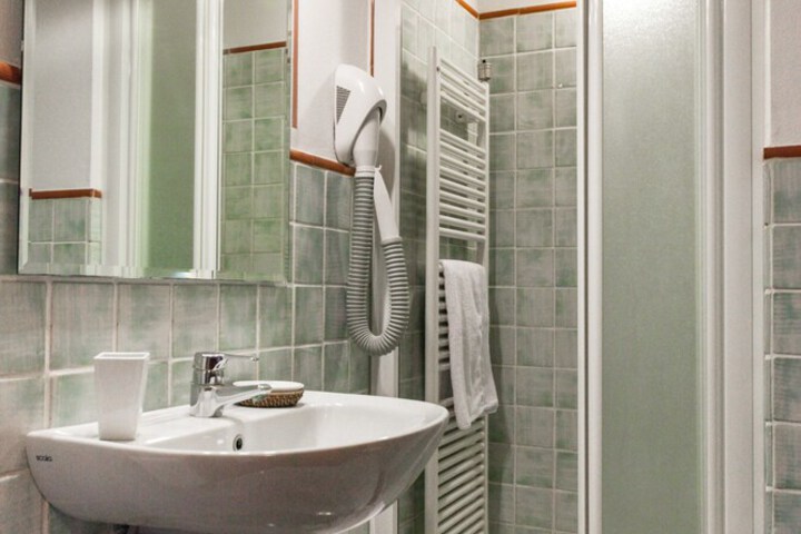 Room 15 of 61