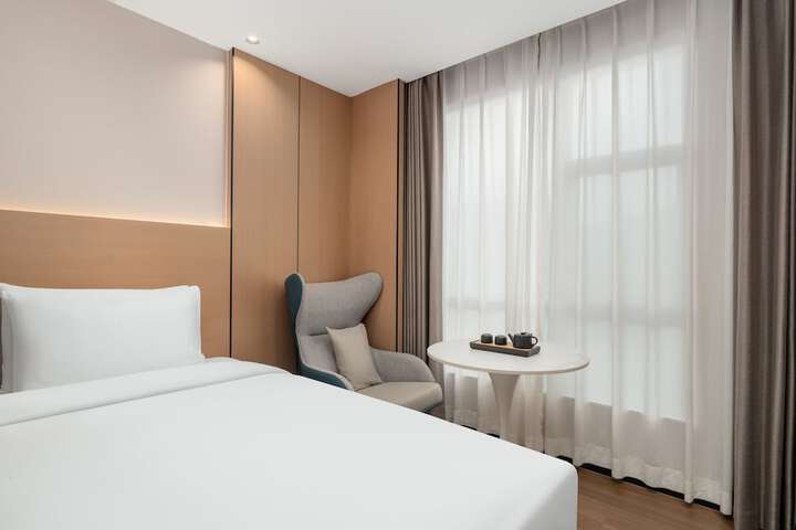 Room 6 of 61