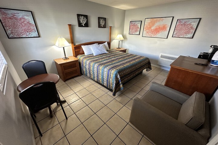Room 8 of 34