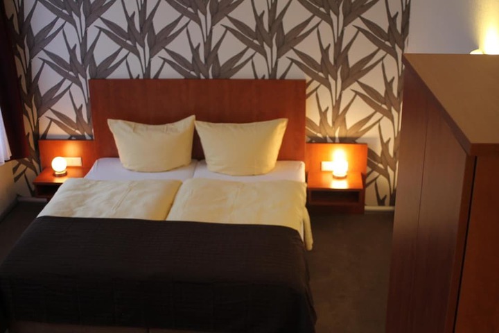 Room 10 of 46