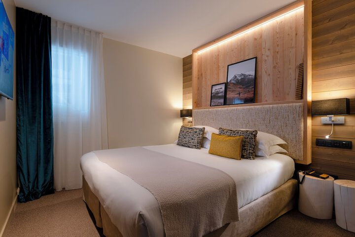 Room 12 of 74