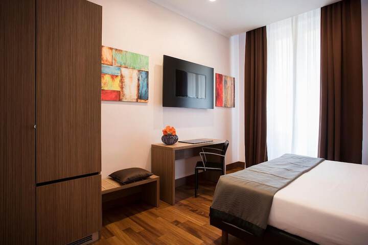 Room 9 of 19