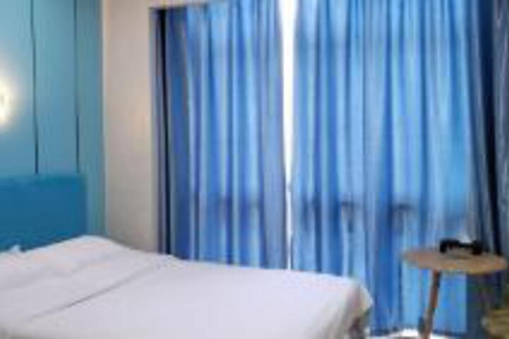 Room 14 of 16