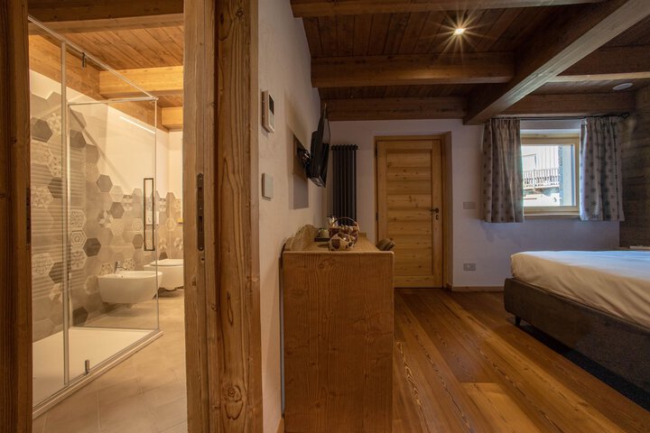 Room 6 of 50