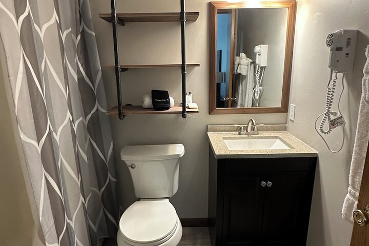 Room 33 of 48