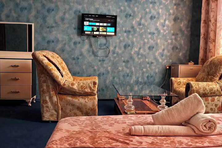 Room 2 of 9