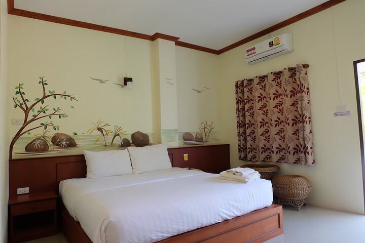 Room 12 of 16