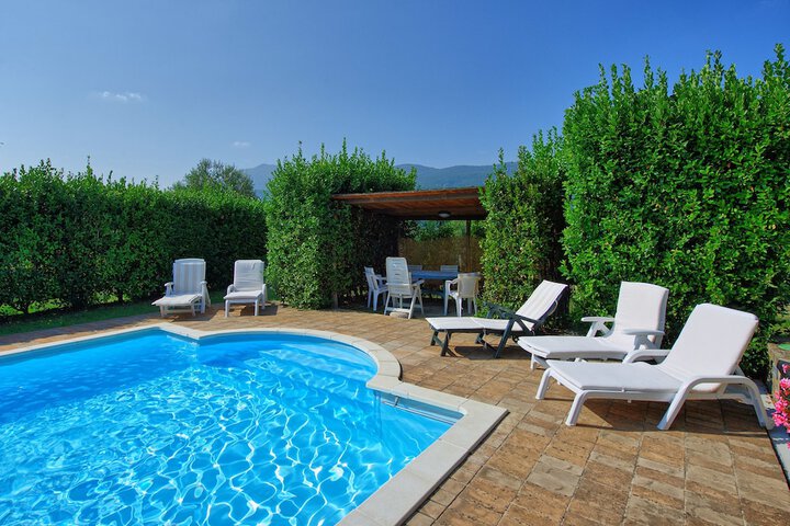 Pool 25 of 30