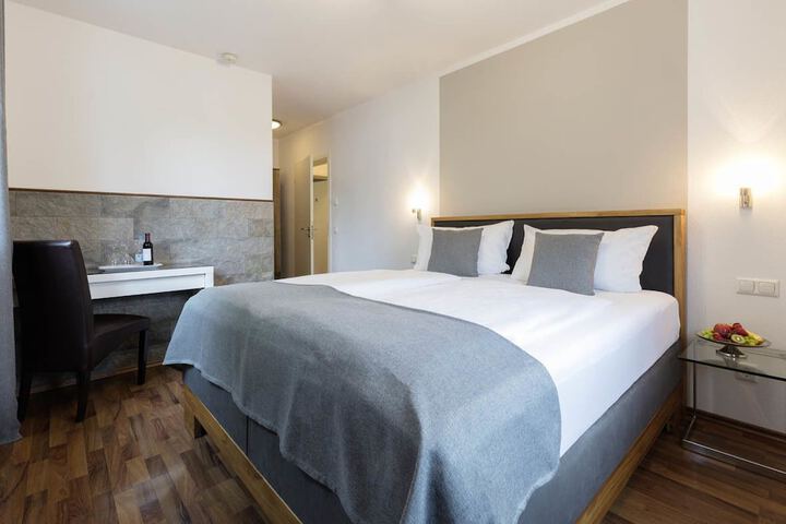 Room 4 of 44