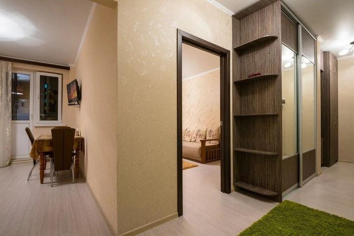 Room 5 of 9
