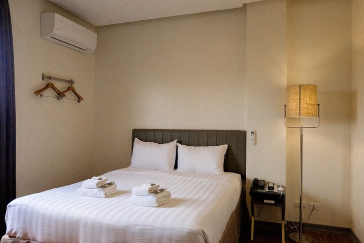Room 37 of 70