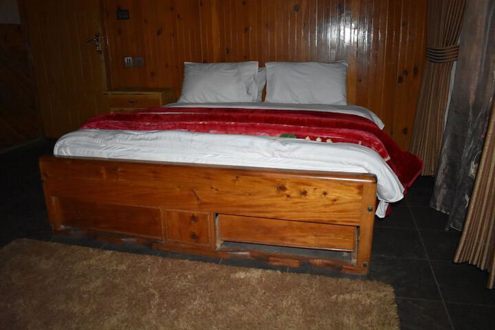 Room 6 of 15