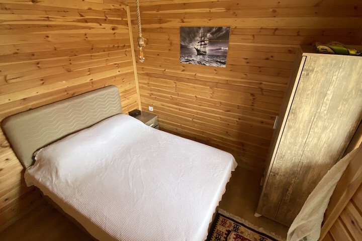 Room 8 of 84