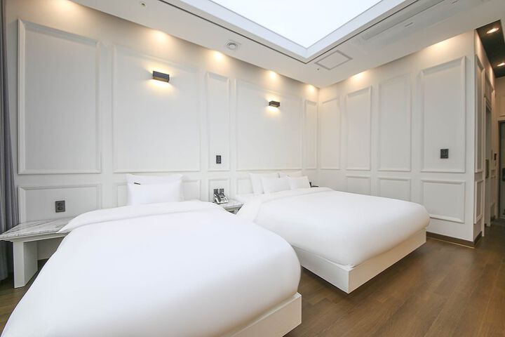 Room 41 of 77