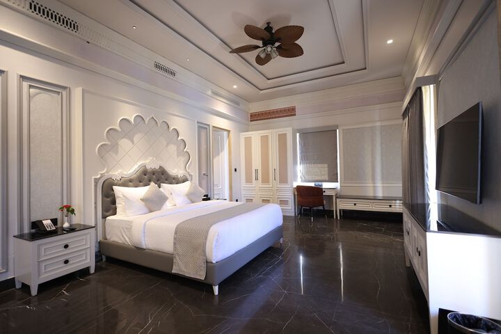 Room 18 of 43