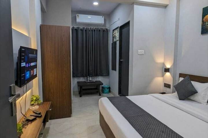 Room 2 of 12