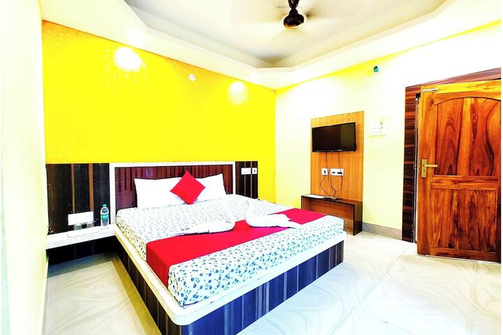Room 3 of 12