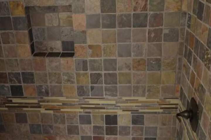 Deep soaking bathtub