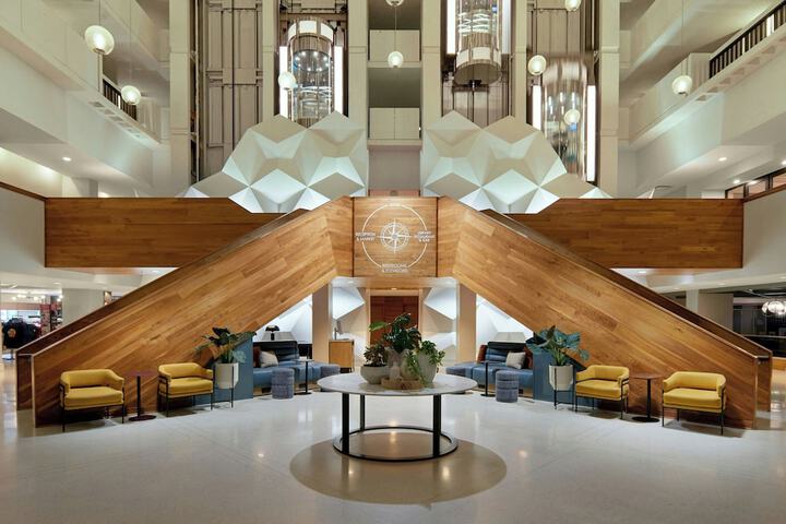 Lobby lounge