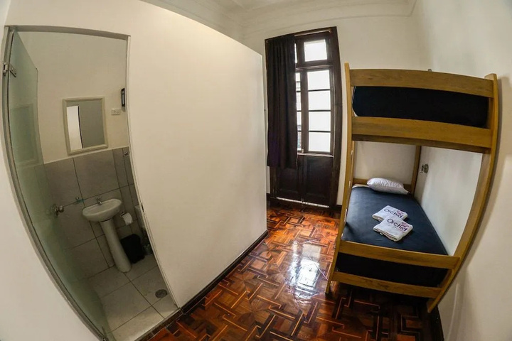 Room 8 of 12
