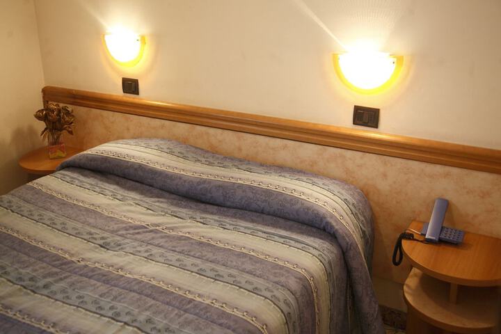 Room 12 of 48