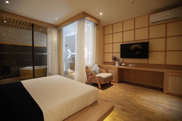Room 2 of 67