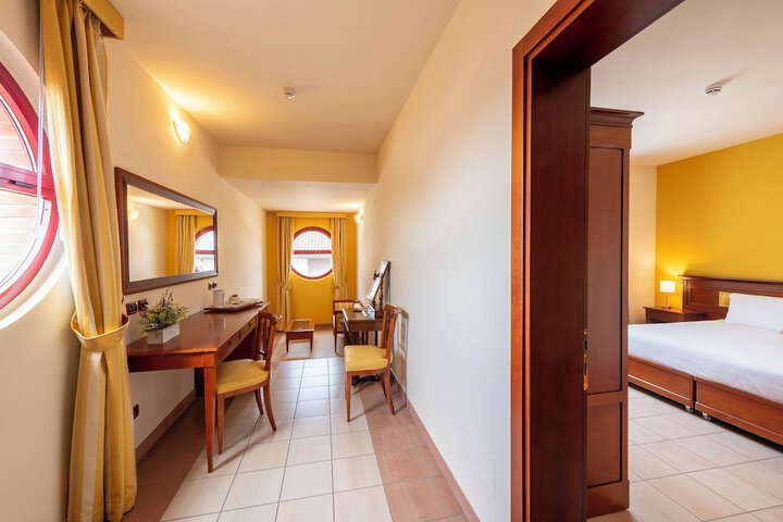 Room 16 of 35