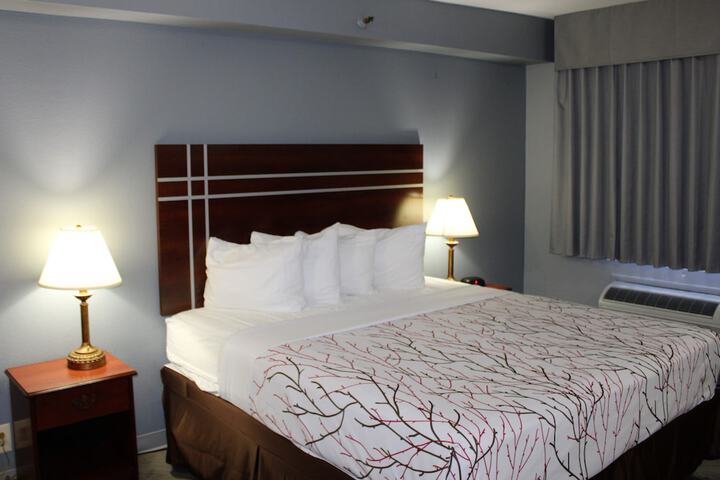 Comfort King Bed (2 of 18)