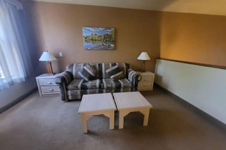 Room 6 of 17
