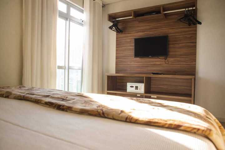 Room 6 of 33
