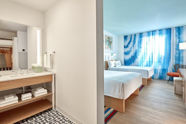 Room 6 of 45