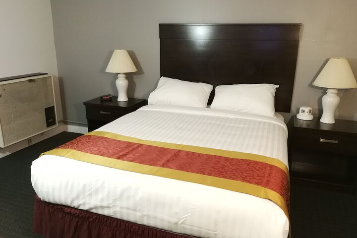 Room 4 of 12