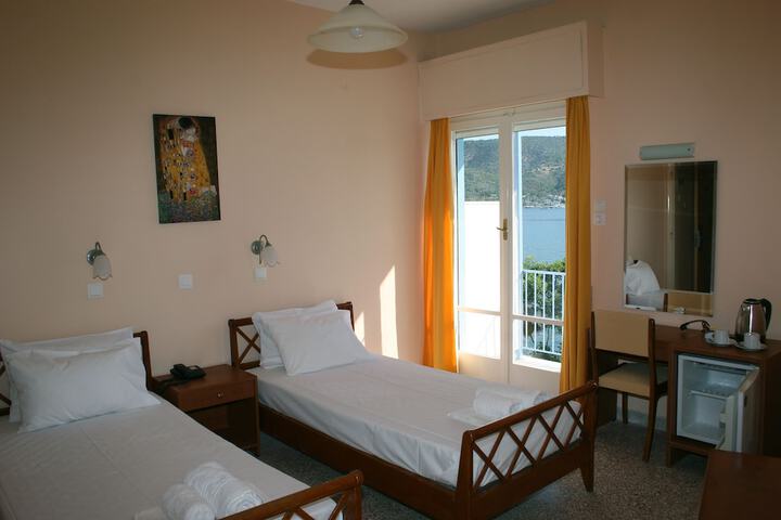 Room 10 of 35