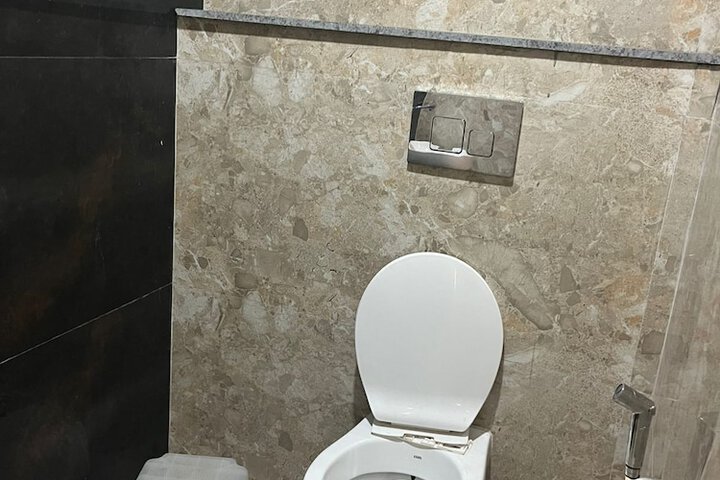 Room 8 of 8