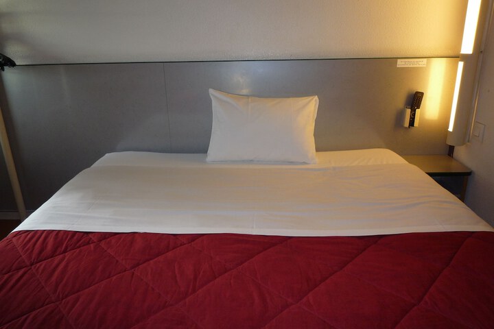 Room 5 of 83
