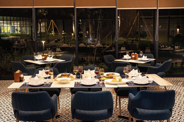 Dining 58 of 90