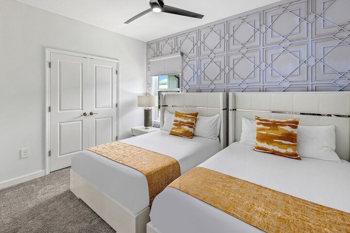 Room 14 of 102