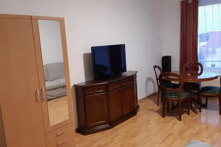 Room 4 of 7