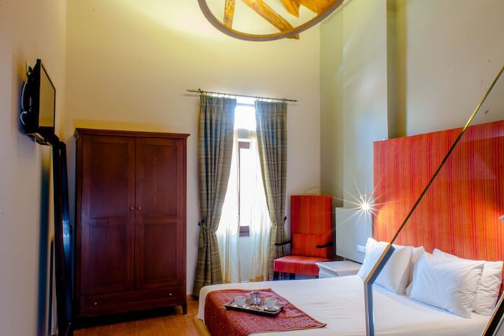 Room 8 of 17