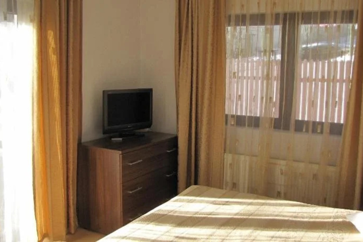 Room 2 of 6