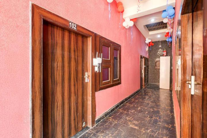 Hotel O Gopi Dham