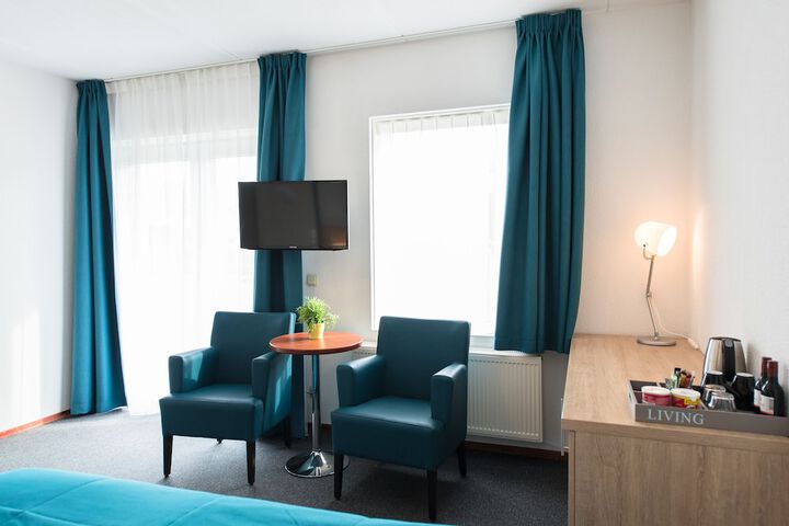Room 3 of 43