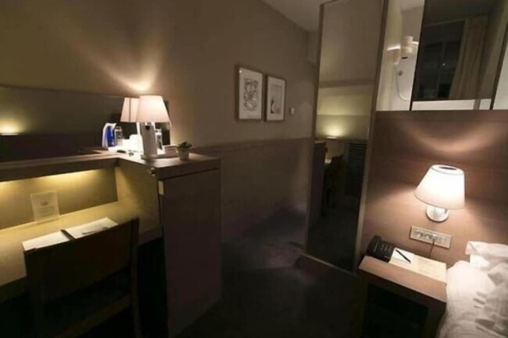 Room 5 of 46