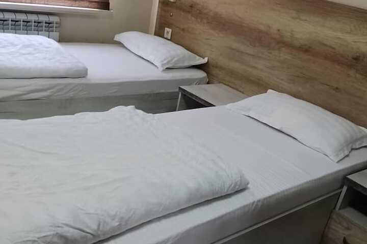 Room 4 of 11