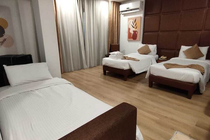 Room 10 of 33