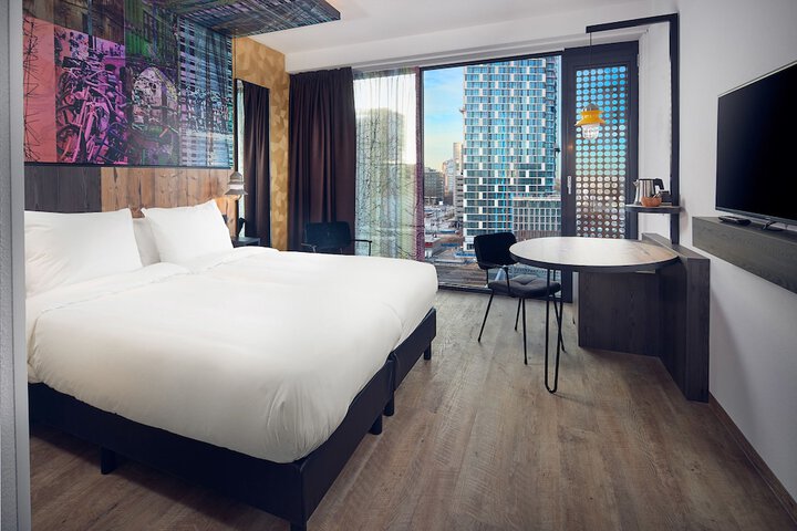 Room 7 of 42