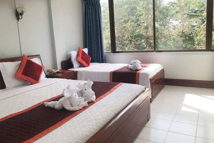 Room 13 of 30